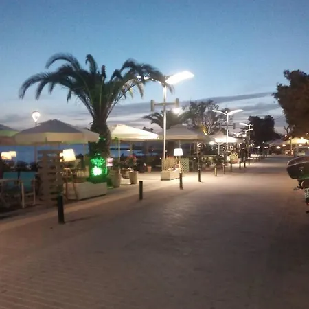 Evridiki 90m From The Beach アパート *
