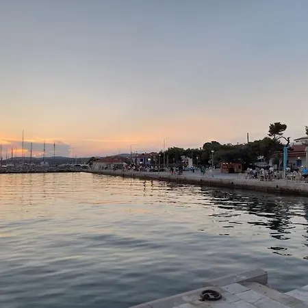 アパート Evridiki 90m From The Beach