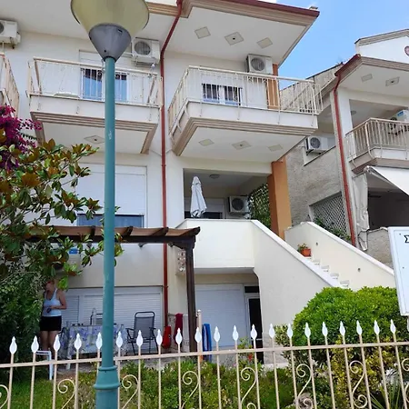 Evridiki 90m From The Beach アパート